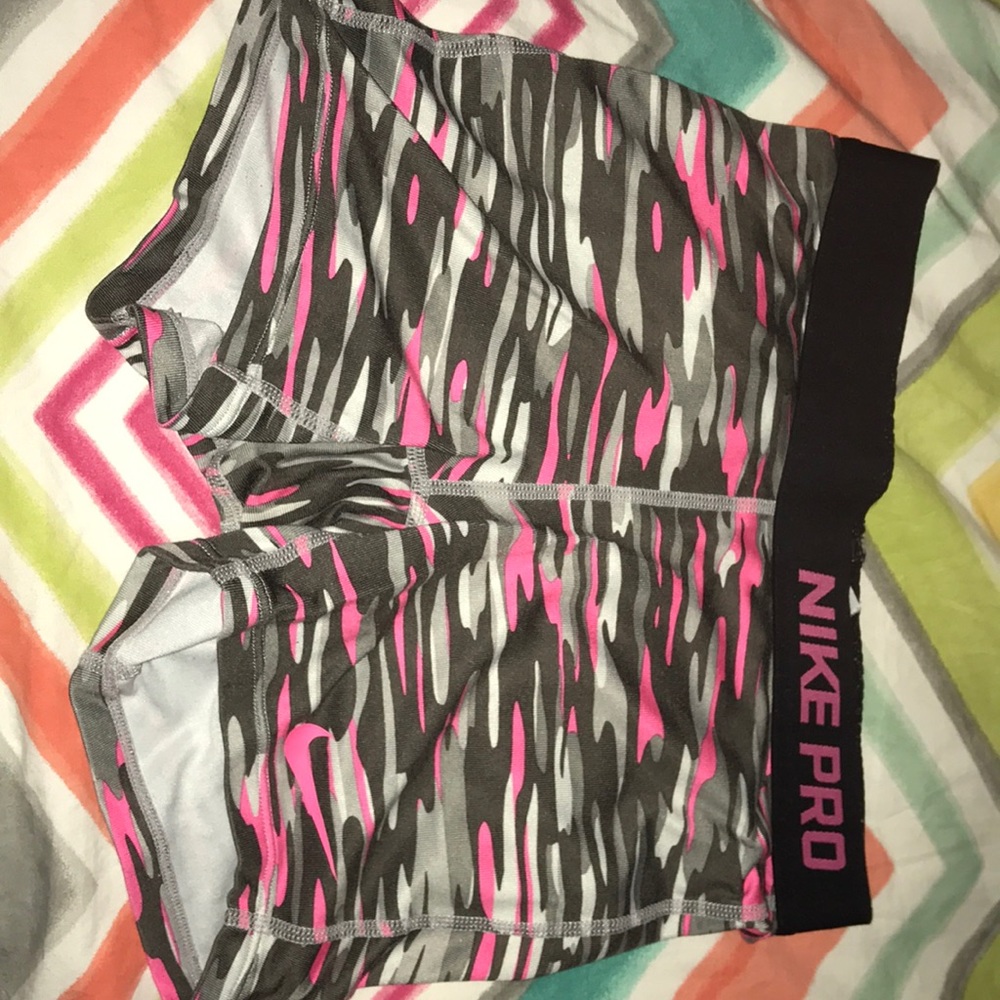 Camo/pink nike pro spandex.